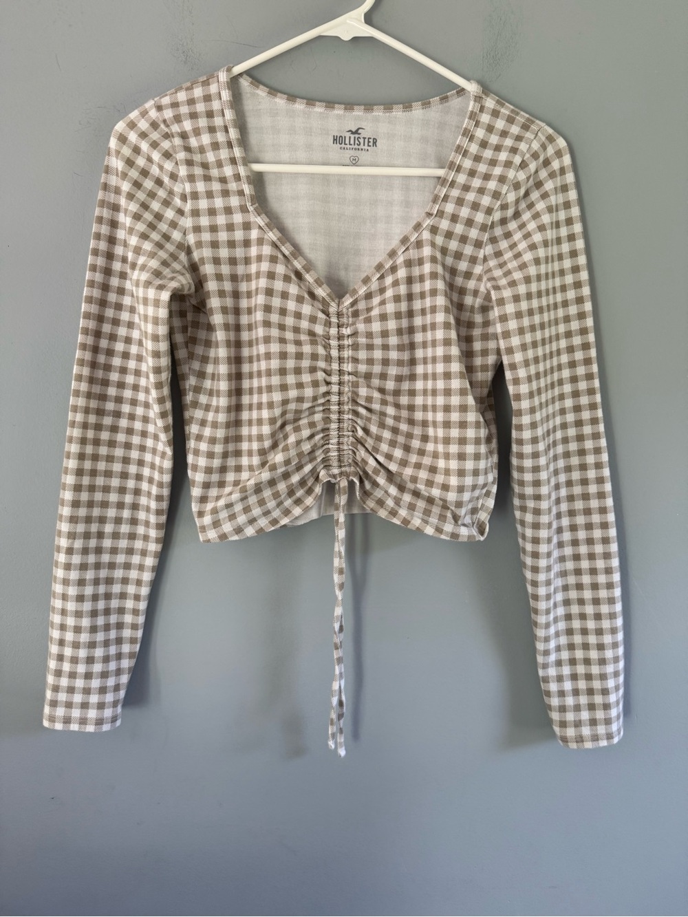 Hollister brown & white gingham long sleeve cropped top with ruched tie front L